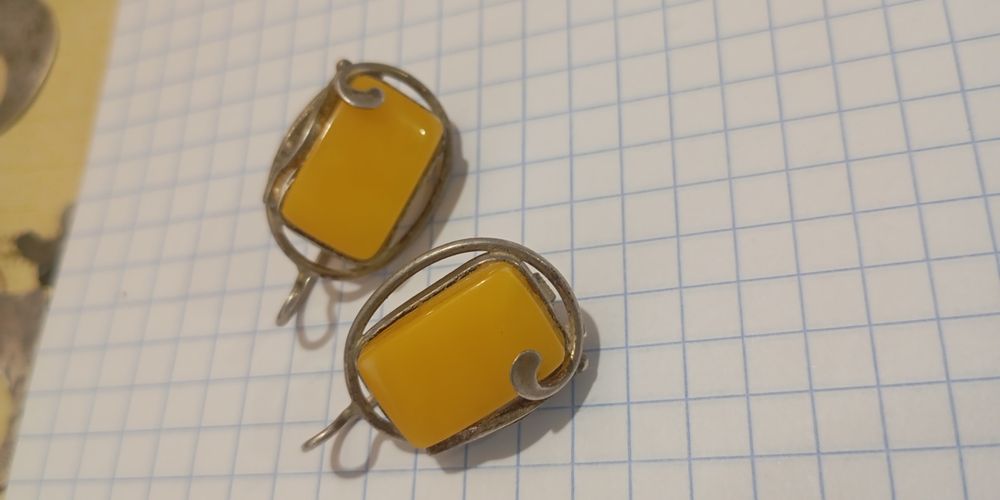 Янтарь, серебро и мельхиор с янтарем броши серьги кулоны