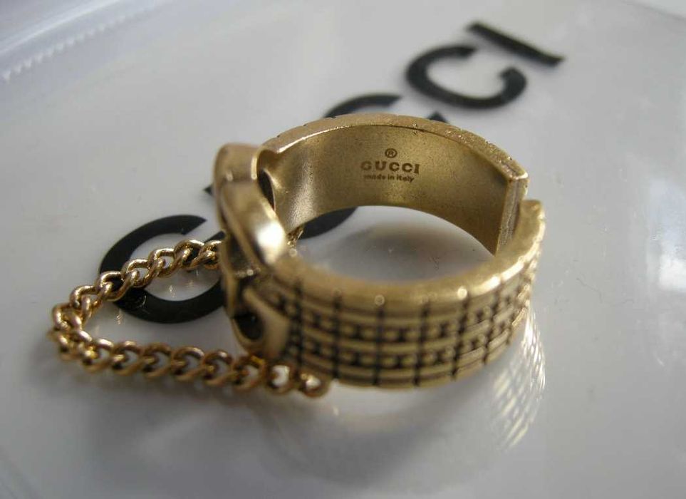 Gucci pierścionek mosiężny GG