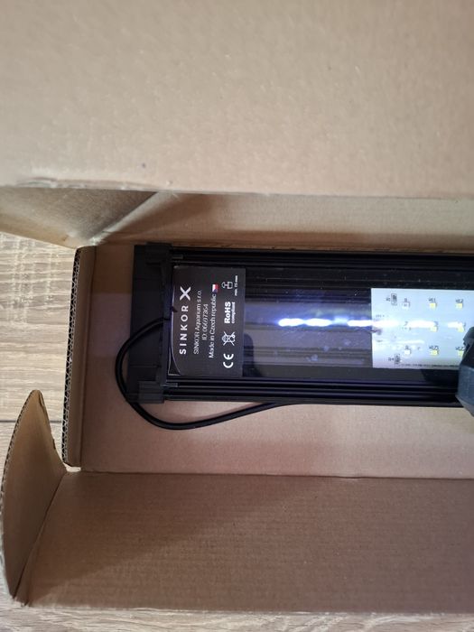 Lampa sinkor X pod pokrywe