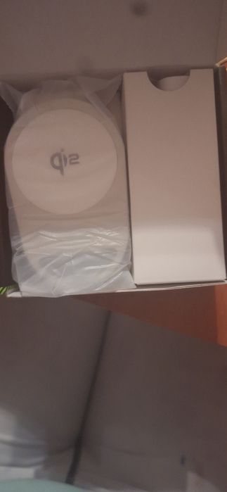 bezprzewodowa ładowarka magnetyczna Mint Houz Qi2 Desktop.