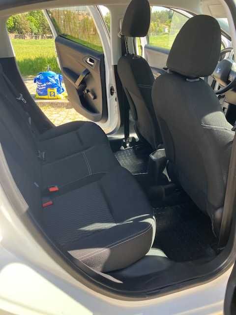 Vendo Peugeot 208 (ano 2016), em ótimo estado.