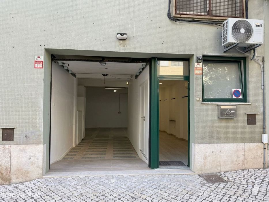 Armazém de 80m² em Almada com escritório