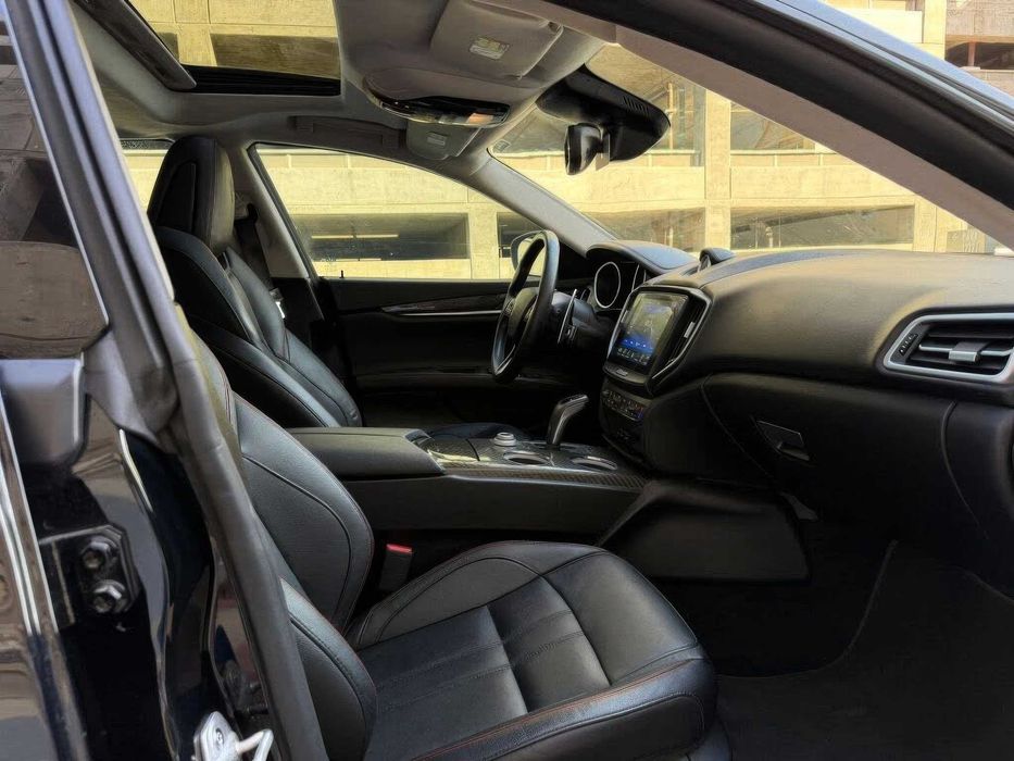 Maserati Ghibli      2019