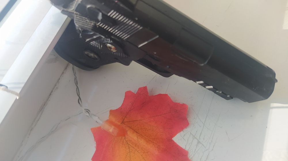 Игрушка пистолет металлический корпус