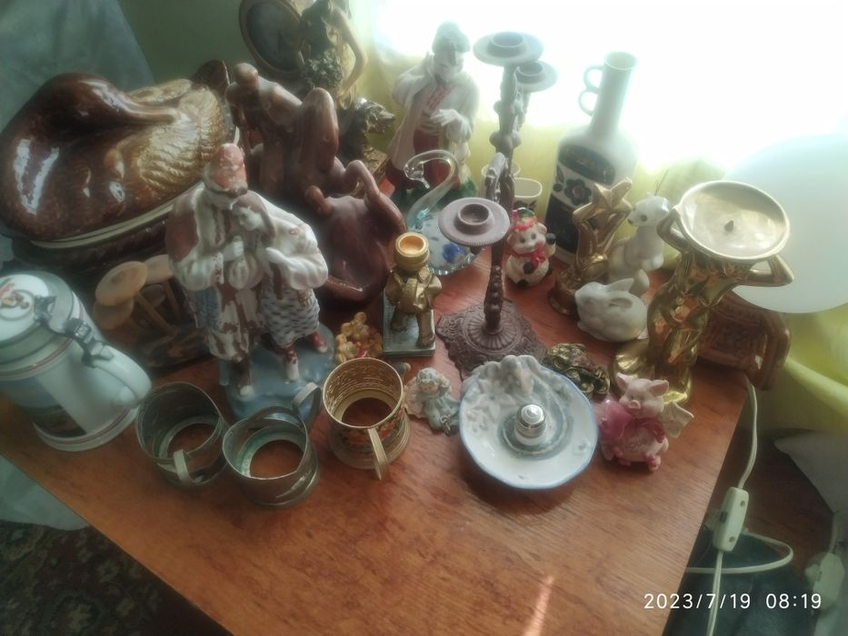 Старі статуетки СССР.
