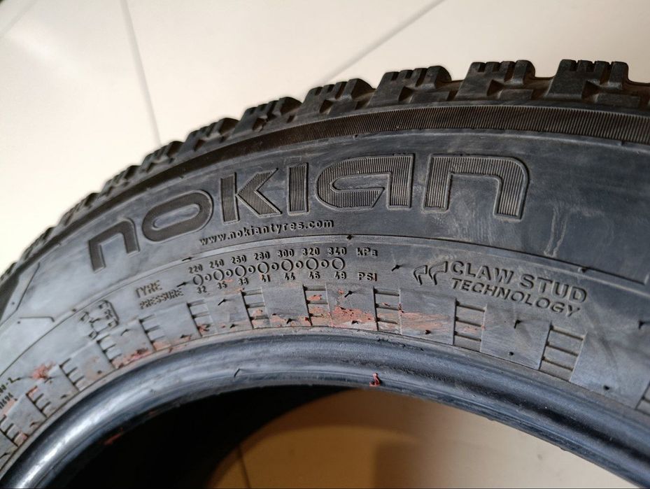 Комплект шин б/у 235/60R18 107T XL Nokian Hakkapeliitta Sport Utility