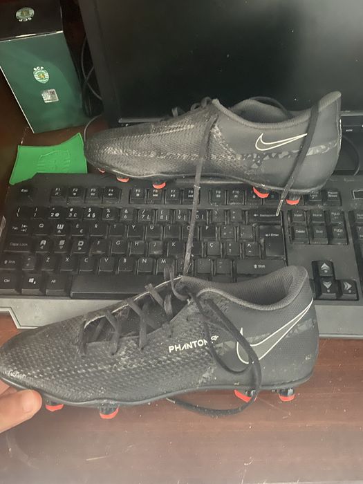 Chuteira da nike nova.