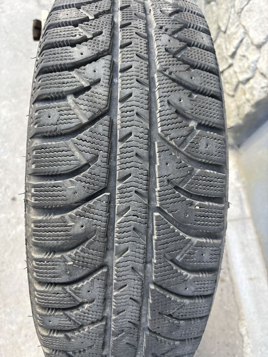 Продам зимові шини Lassa 195/65/R15. Відмінний стан. Без дефектів