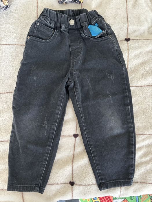 Джинси та вітровка на весну для хлопчика