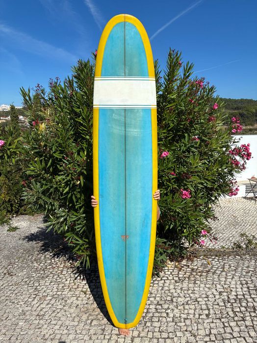 Longboard 9'2 shaped by Guru Surfboards