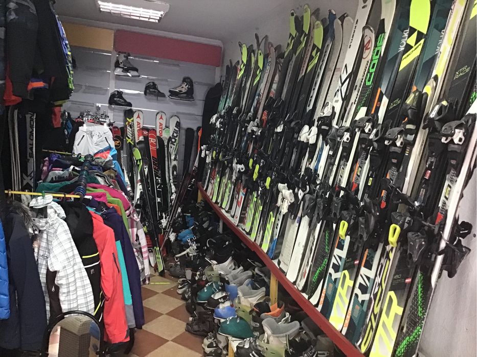 прокат лиж сноуборди одяг