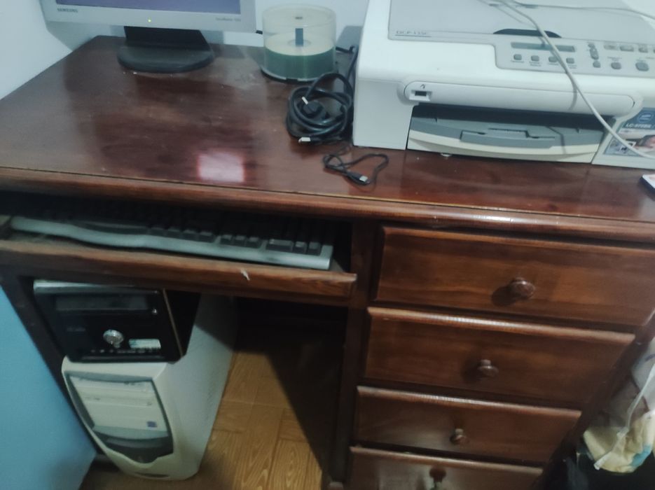 Secretária de computador