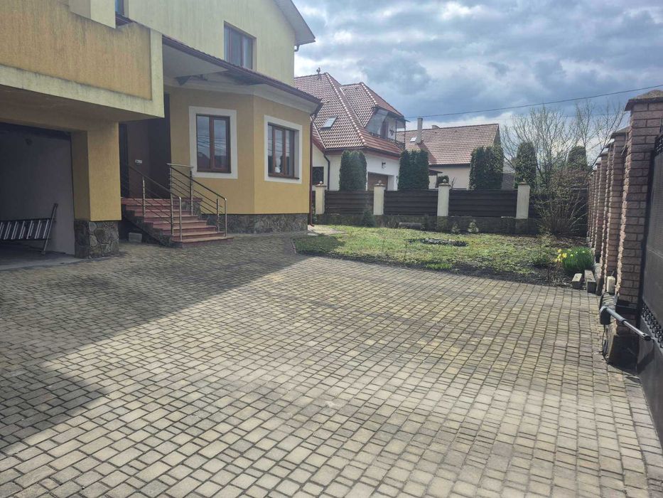 Продаж напівособняка в приміській зоні , можливий продаж по програмах!