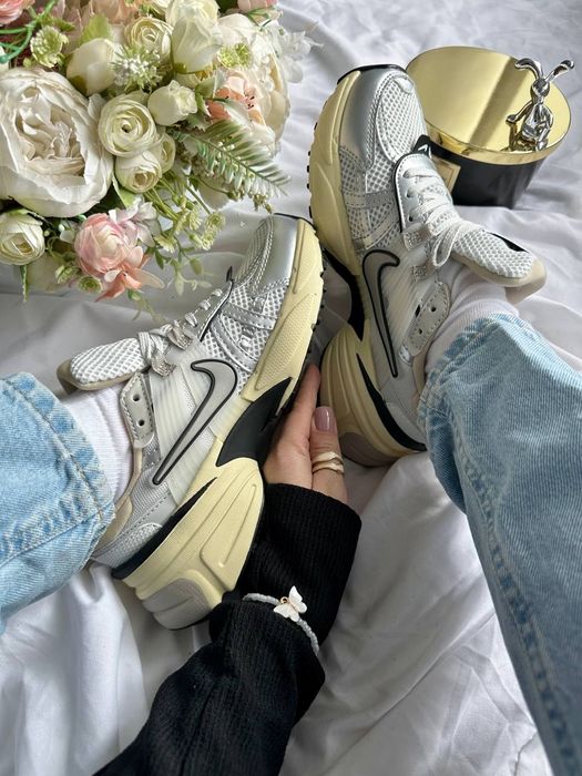 Nike V2K Runtekk Summit White Metallic Silver