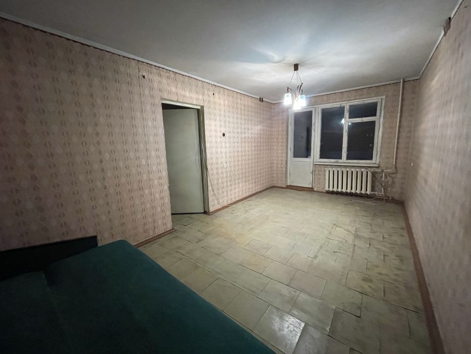 Продається 2-кімнатна квартира в Тернівському районі.