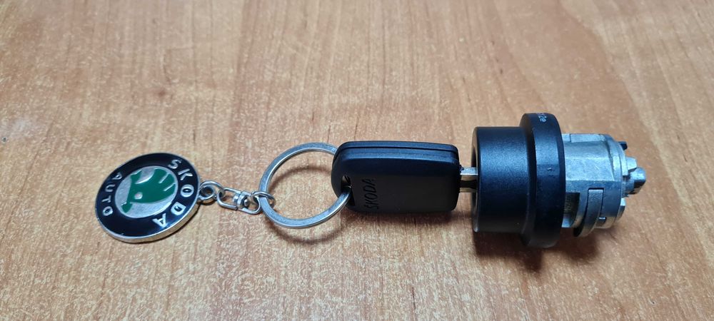 Замок зажигания Skoda Oktavia A5