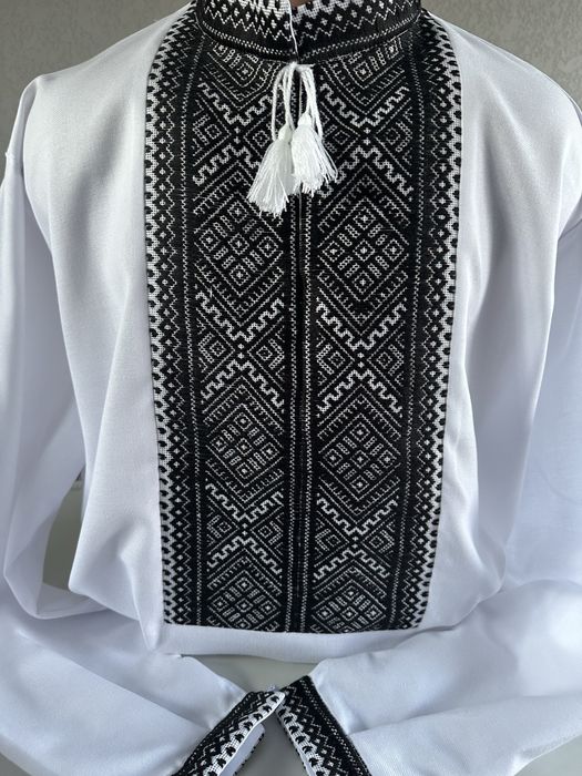 Чоловічі вишиванки ручноі роботи