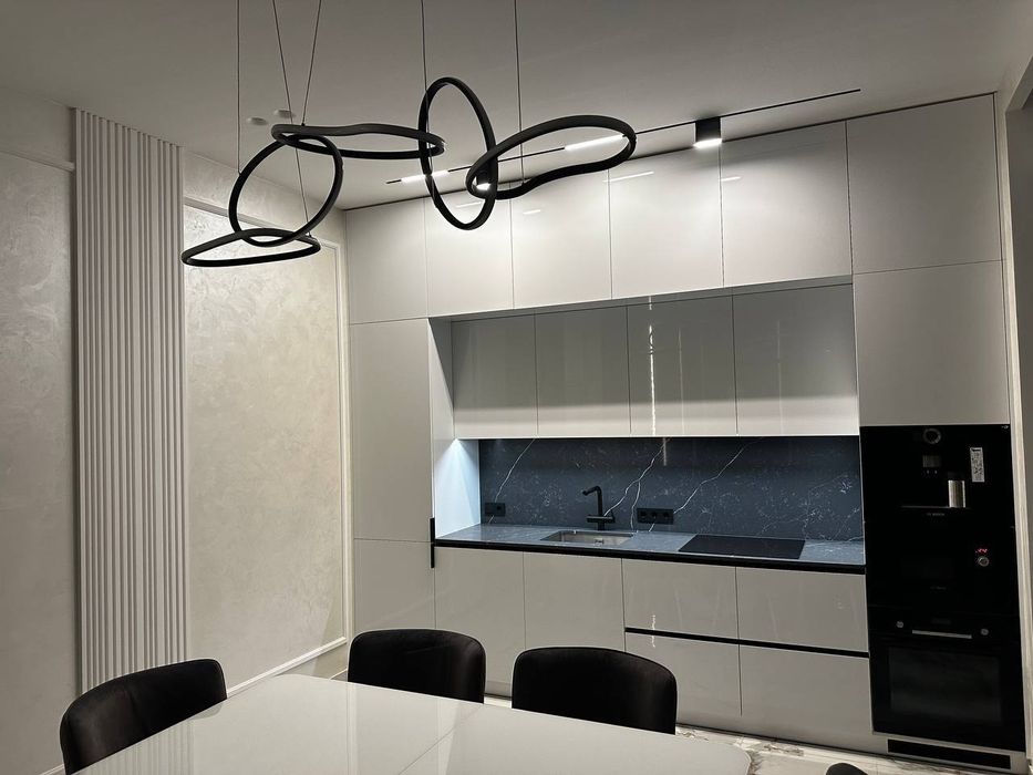 Продам дом с бассейном Новоалександровка