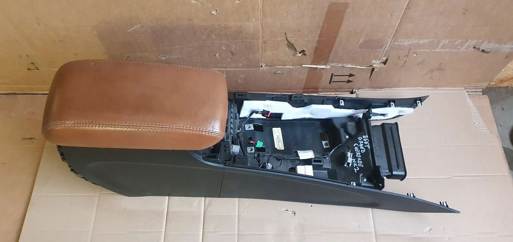 Tunel środkowy osłona tunelu podłokietnik skóra Jeep Grand Cherokee WK2 IV