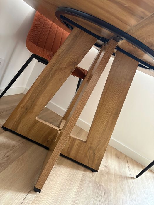 Conjunto mesa e cadeiras