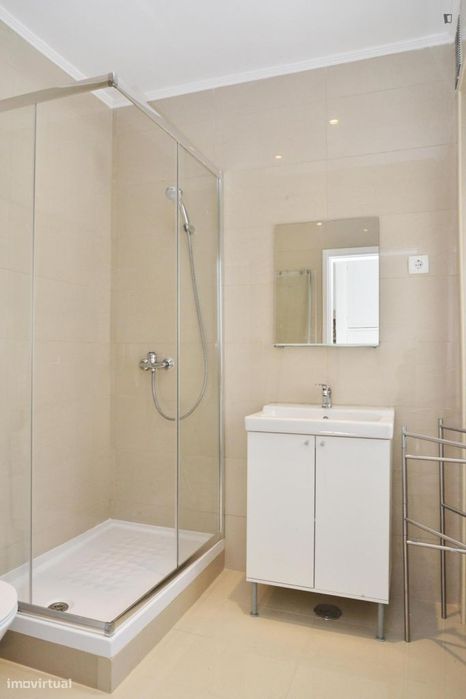 Quarto - localizado em Entrecampos Lisbon