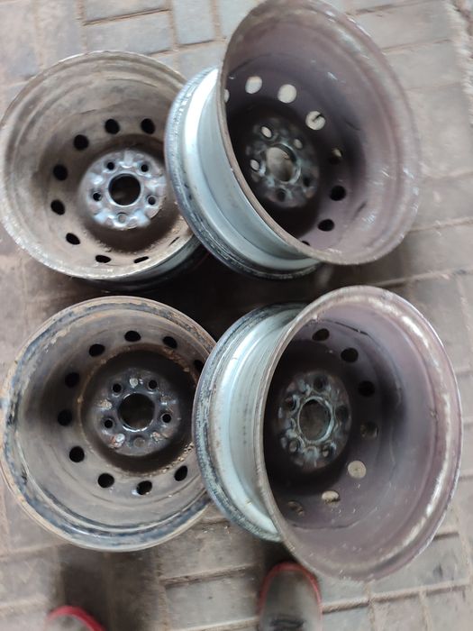 Диски металеві r15 kia hyundai mazda 5.114.3 dia 67.1 et52.5