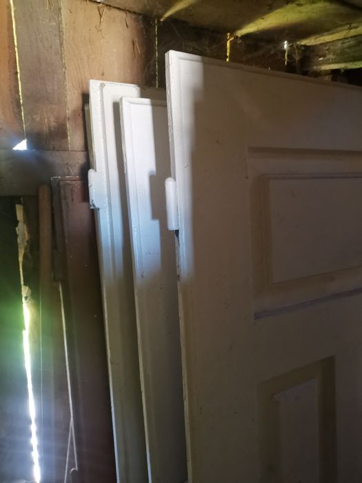 Drzwi drewniane, białe, starodawne, różne wymiary.