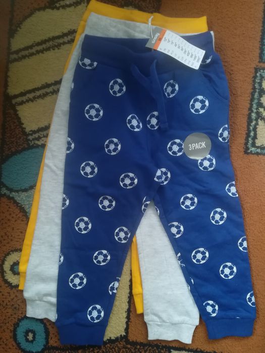 Nowy 3-pak spodni dresowych dla chłopca rozmiar 98