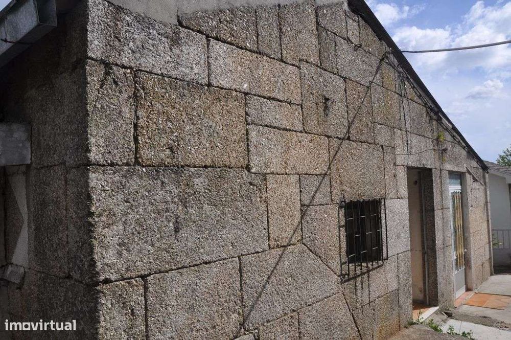 Casa para Restauro em Abação