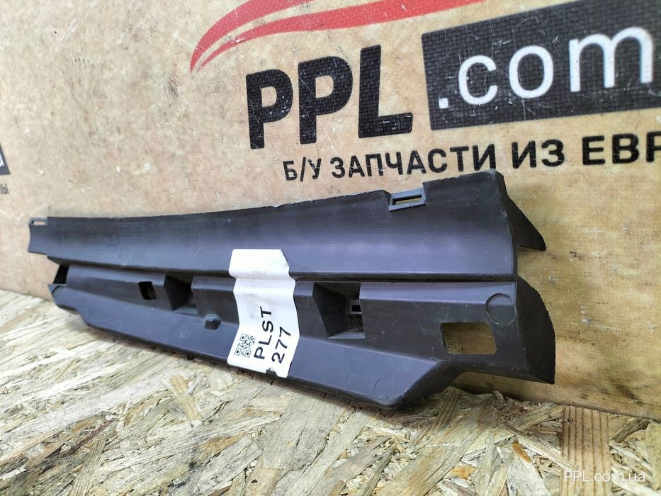 Opel Zafira C 2016-2019 накладка решетки радиатора левая 39084624