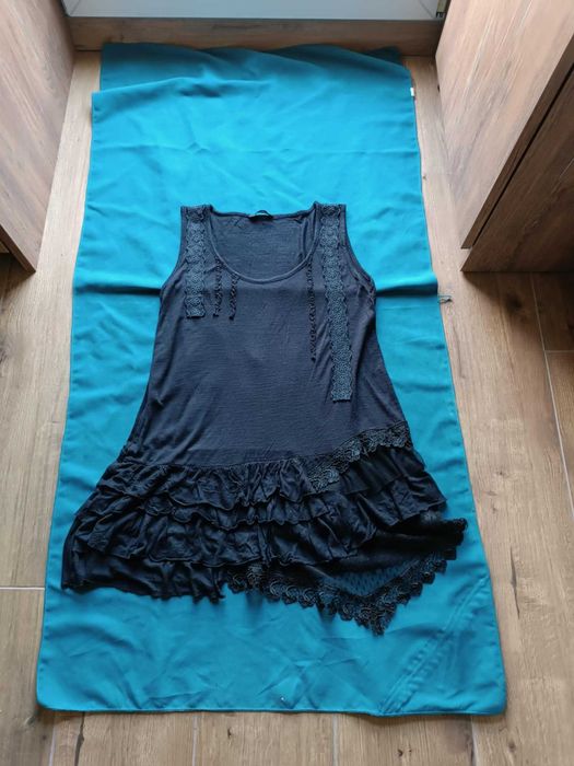 Piękna tunika z dzianiny wiskozowej  w stylu romantycznym -M/L- "M&Co"