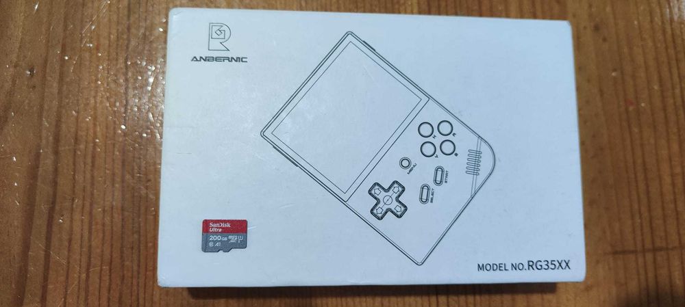 Consola Retrogaming ANBERNIC RG35XX + cartão 200Gb + 6600 jogos