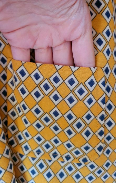 Żółta marynarka w romby