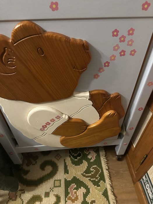 Cama para criança com colchao e roupinha de cama