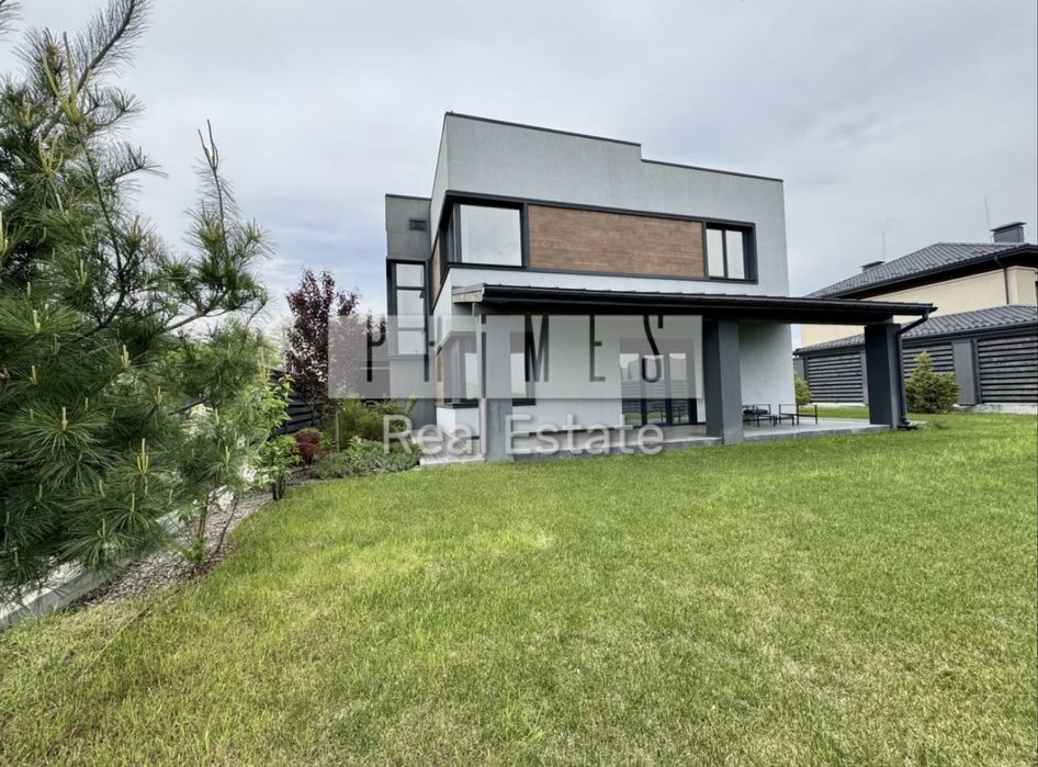 Будинок з топовою ділянкою в Лісниках повністю готовий до заселення.