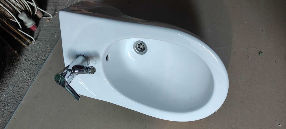 Bidet oraz WC podwieszane