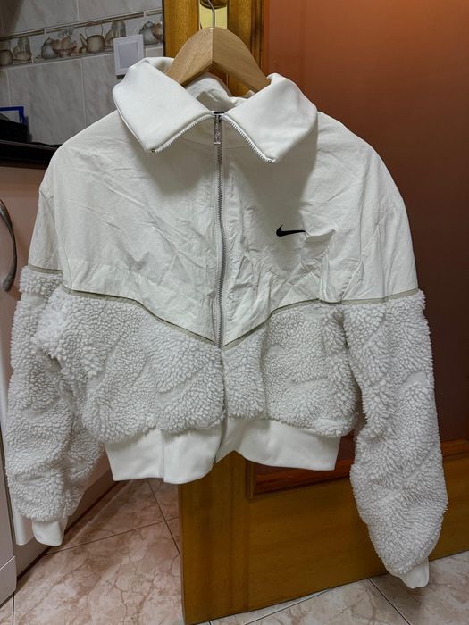 Blusão Nike com pelo