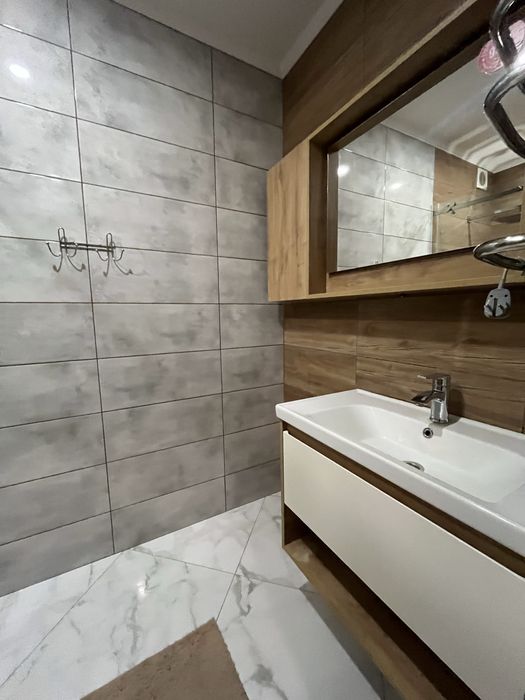 Продам трикімнатну квартиру. Буча.