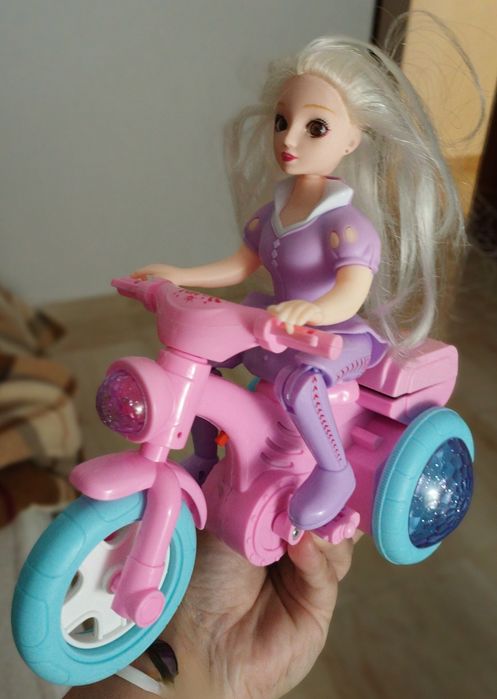 Boneca com triciclo Happy