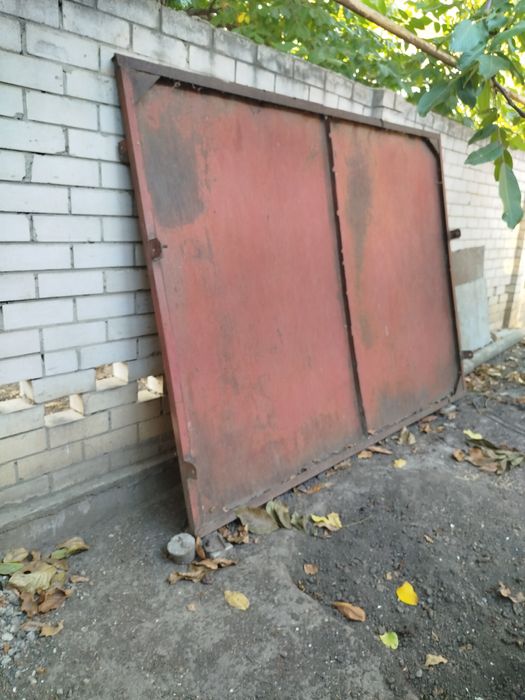 Ворота железние с рамой.