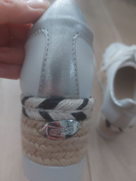 Buty na koturnie Guess ,,nowe"