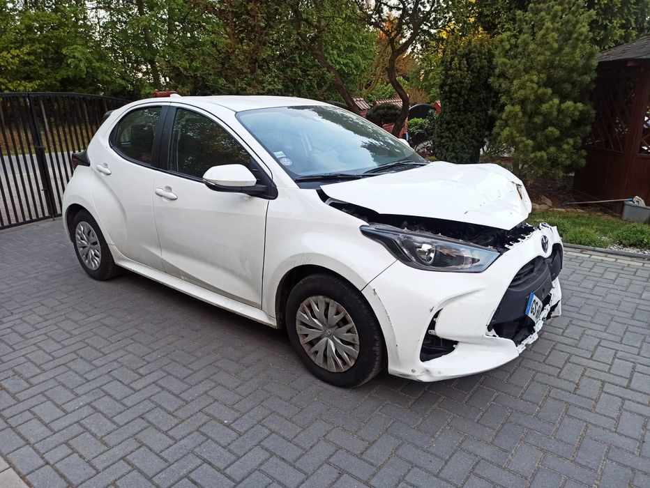 Toyota Yaris Hybryda Nawigacja Kamera Aktywny tempomat