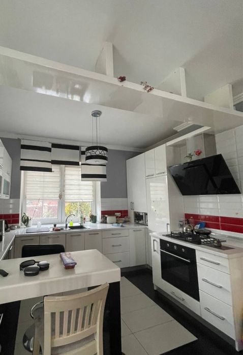 Оренда приватного будинку з зеленою зоною, терасою і гаражем.ЦЕНТР