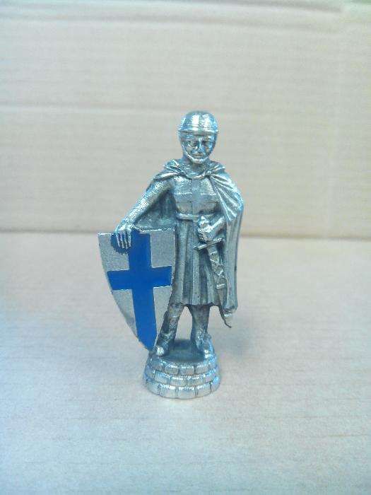 figuras em metal