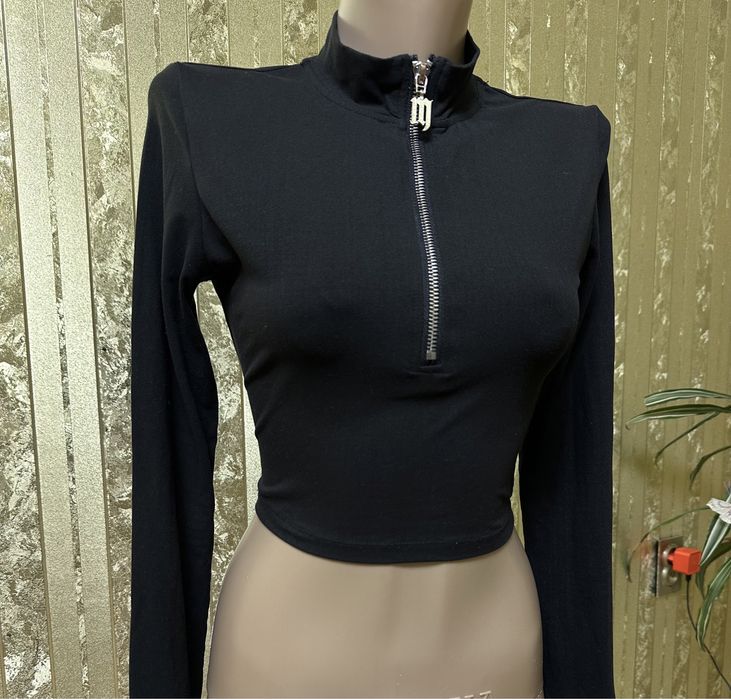 Чорний топ на застібці