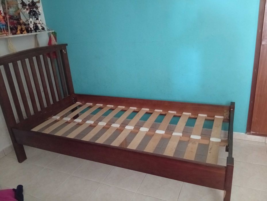 Cama de Solteiro em Madeira com Estrado de Ripas – 200x90
