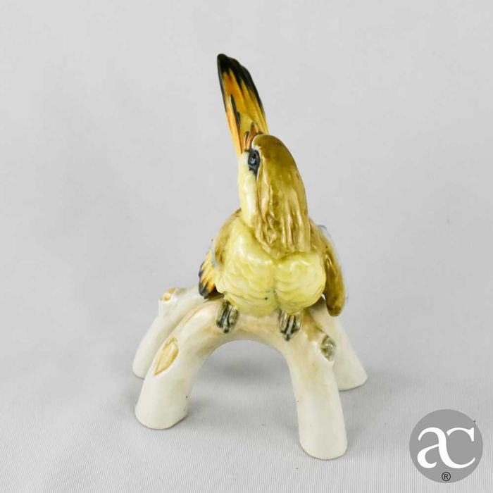 Figura de pássaro em porcelana espanhola