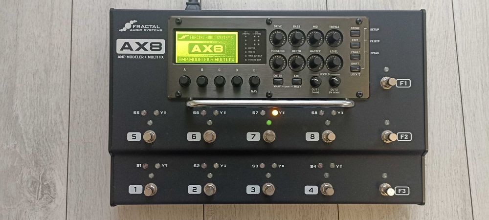 Fractal AX8 multiefekt gitarowy .