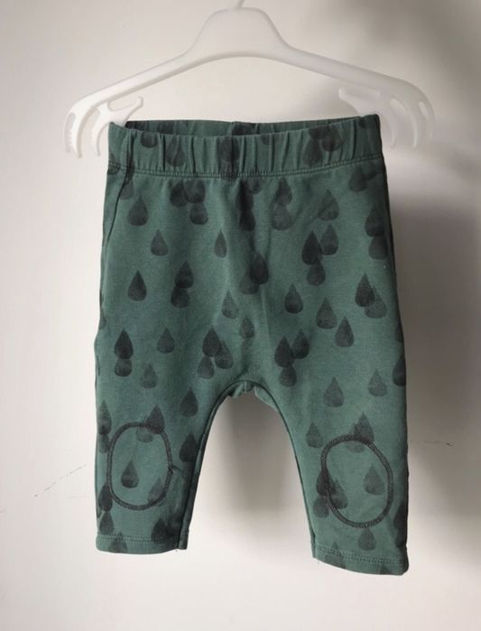 Ciemnozielone spodnie legginsy w łezki kropelki Zara 68 cm 3-6 m