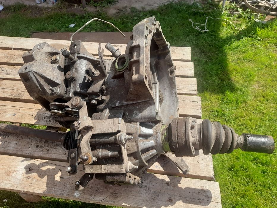 МКПП коробка передач 5-ступка VW Caddy Golf Bora Skoda AUDI 02K301107J